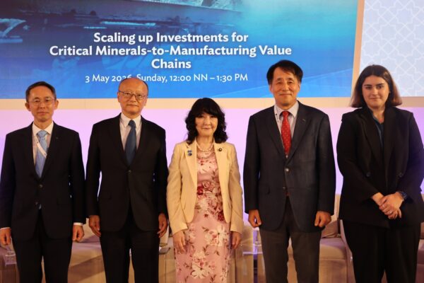 片山財務相が演説　アジア発展へ「5つの期待」と日本の貢献　＝アジア開発銀行年次総会