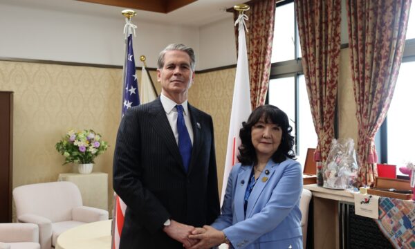 日米財務相が為替の過度な変動の牽制で一致　ベッセント長官「行き過ぎた変動望ましくない」