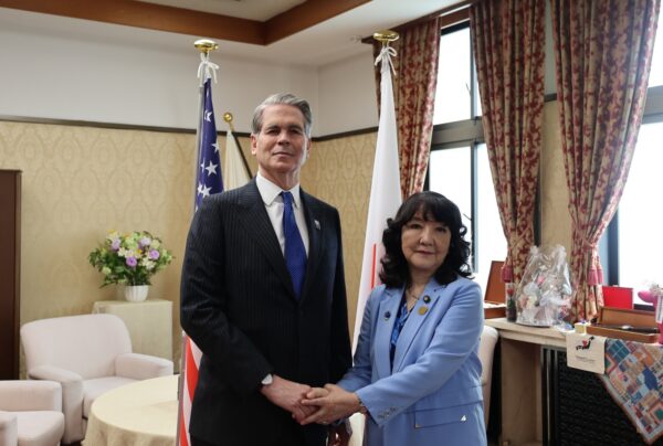 日米財務相が為替の過度な変動の牽制で一致　ベッセント長官「行き過ぎた変動望ましくない」