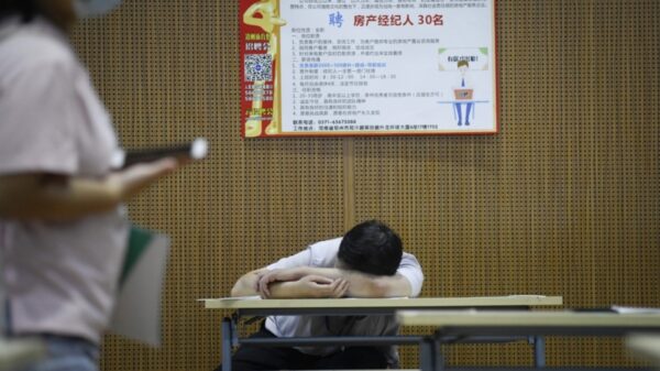 大ヒットした安否確認アプリ「死んだの？」 削除が突きつけた現実