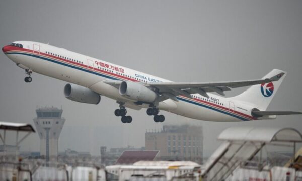 中国の連休航空券が急落 高値購入者に不満広がる