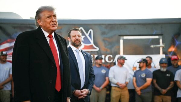 トランプ氏　カタール寄贈機を大統領専用機に　7月4日までの受領に意欲