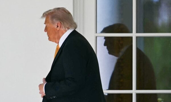 トランプ氏　万一に備えヴァンス氏宛て指示書　暗殺リスクに備え