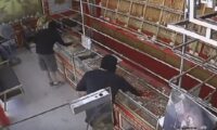 中国人観光客2人　タイ貴金属店で強盗　旅費尽きか