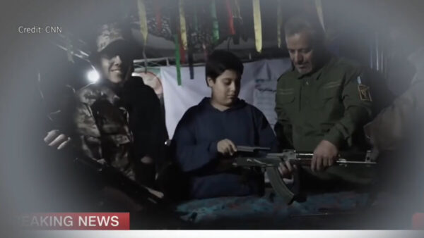 CNN映像に批判　イランで子供に銃訓練　トランプ氏標的の場面も