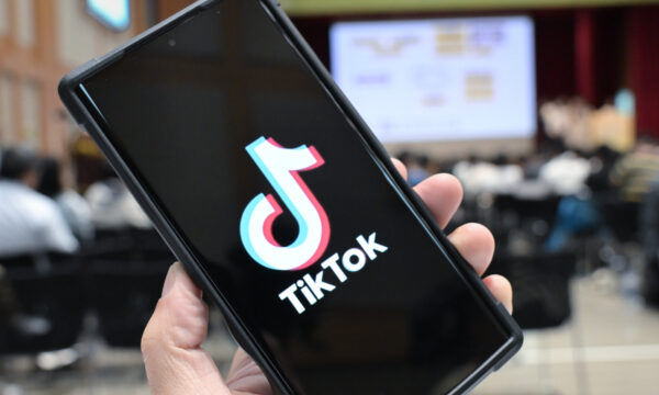 中国版TikTokで「深夜の造反」ラッシュ　若者たちが「隠語」で政権批判