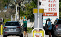ガソリン価格はイラン戦争終結後「岩石のように」転げ落ちる　トランプ氏発言