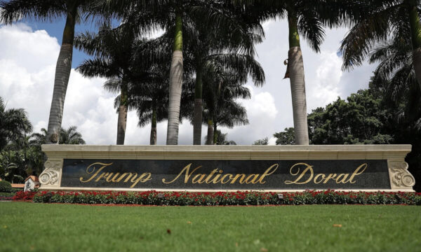 トランプ氏所有のゴルフ場で男を逮捕　警備エリアで妨害行為