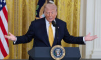 トランプ氏　イランとの協議に進展と発言　終戦合意は「十分にあり得る」