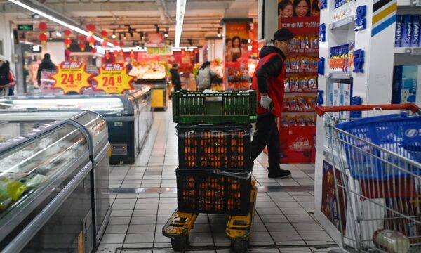 中国で広がる消費冷え込み　党機関誌も「内需不足」認める