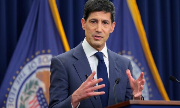米連邦準備制度　ウォーシュ議長就任後初の会合で金利据え置き