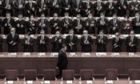習近平になお後継者不在　次期党大会控え権力構図に不透明感