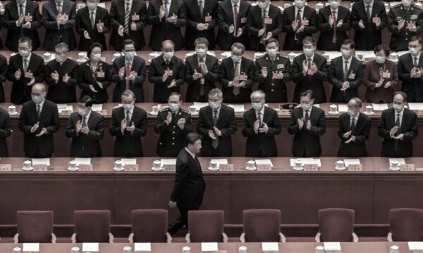 習近平になお後継者不在　次期党大会控え権力構図に不透明感