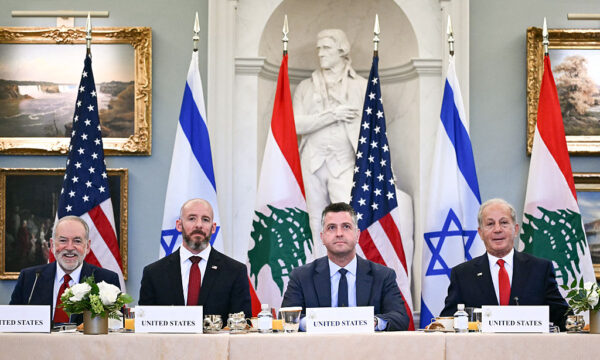 イスラエルとレバノン　停戦に合意