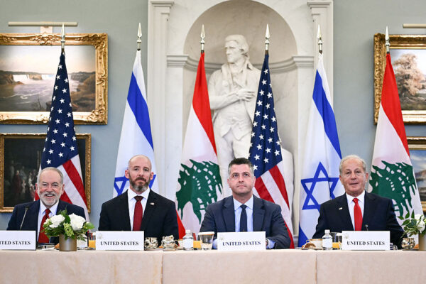 イスラエルとレバノン　停戦に合意