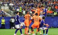 臍を噛むオランダ　W杯日本オランダ戦はドローに　日本に貴重な勝ち点1