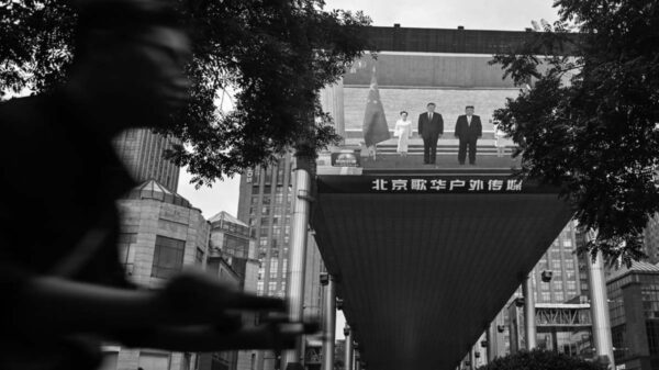 習近平が金正恩の「子分」に？　北朝鮮メディアの映像演出と中朝の宣伝戦