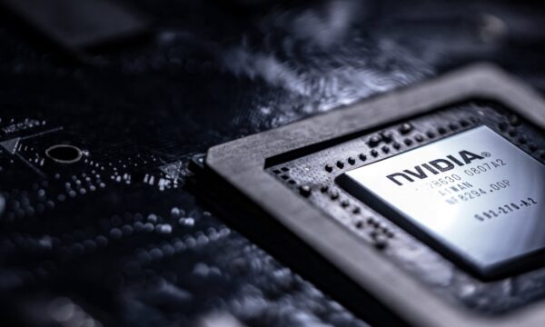 中共　先端半導体H200購入を禁止　業界では迂回取得の実態も