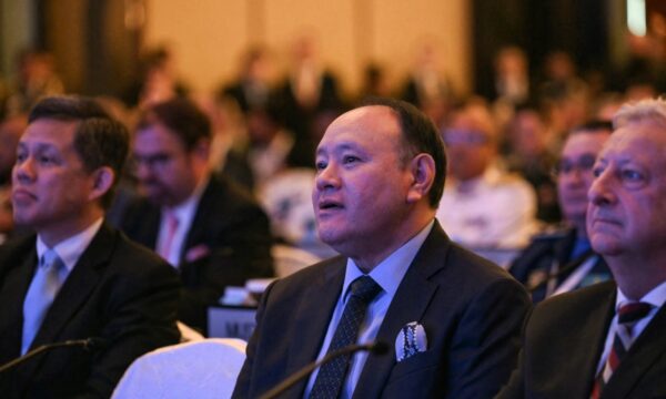 フィリピン国防相　中共制裁報道に反論　「中国に資産ない」