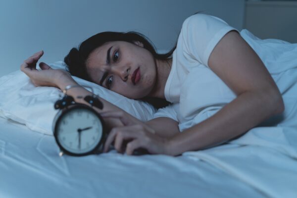 夏の高温多湿で眠れない　食事で整える不眠対策