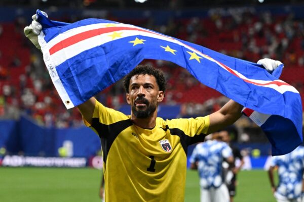 【W杯2026】40歳GKヴォジーニャ   涙の歴史的引き分け　スペイン戦で世界が注目　「この瞬間を生涯待ち続けてきた」
