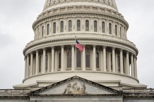 米議会で国旗掲揚　法輪大法創始者・李洪志氏を表彰【2026】