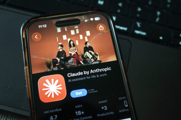 トランプ氏　最先端AIモデルの自主的審査を求める大統領令に署名　知っておくべきこと