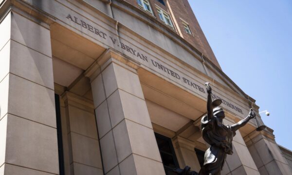 米国人記者　中共の情報機関の指示で活動　有罪答弁