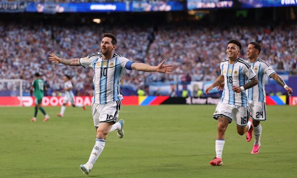 メッシ選手　W杯初戦でハットトリック達成　今大会初