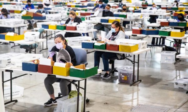 トランプ氏の中国共産党による選挙干渉疑惑は対中政策の転換を示唆する可能性＝専門家