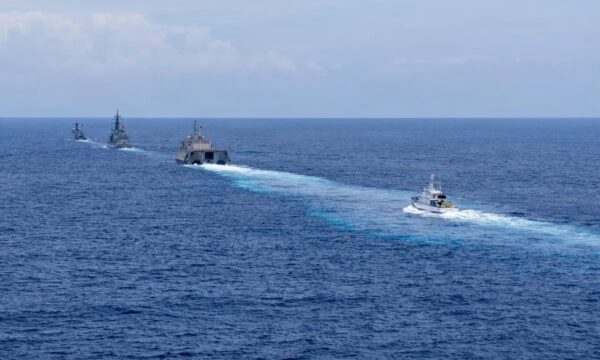 【写真特集】日米比が南シナ海で合同演習　協同作戦能力を強化