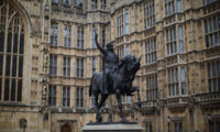 英国　政治献金の抜け穴封じへ　中露イランの干渉リスクを警戒