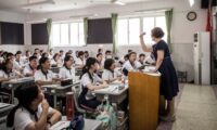 中国の公立中学　入学時に「親の車のブランド」まで調査