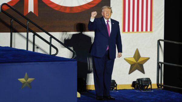 米国に迫る致命的脅威 専門家「トランプ氏が共産主義を打ち砕く」
