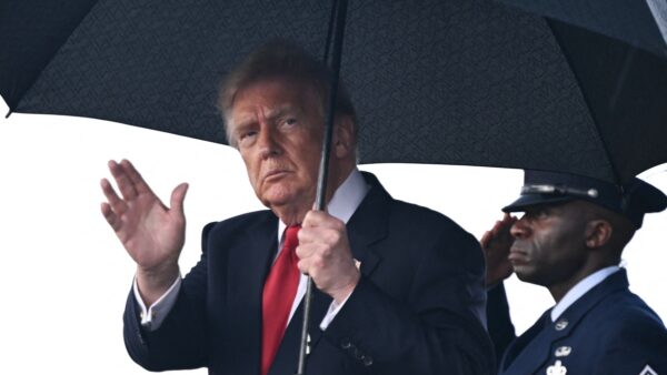 トランプ氏「全て把握」　イラン「ピックアックス山」を厳重監視　攻撃示唆も