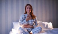 眠れない夜に試したい　緊張をほぐす就寝前エクササイズ6選