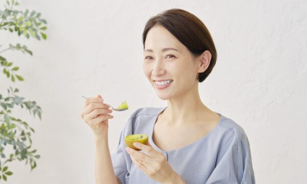糖質制限で白米や果物をやめる必要はない？　血糖値を整える食べ方