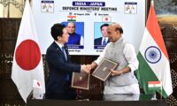 日印防衛相　海洋安保協力の覚書に署名　装備・技術協力を拡大