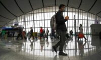 中国や香港へ渡航するのか　飛行機に乗る前に考えるべきこと