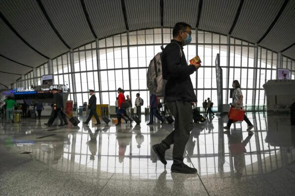 中国や香港へ渡航するのか　飛行機に乗る前に考えるべきこと