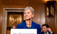 FDA高官　コロナワクチン接種後の健康問題を研究するようファウチ氏とNIH所長に要請していた
