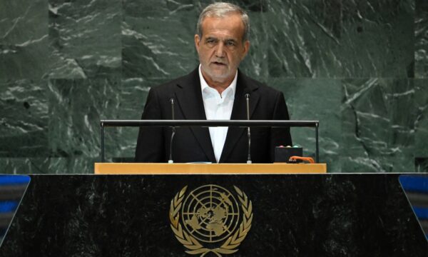 イラン大統領　最高指導者との「意思疎通が非常に困難」