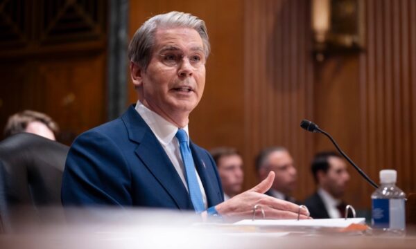 米国　イランに「史上最大の金融攻勢」　貿易相手国にも追加制裁へ