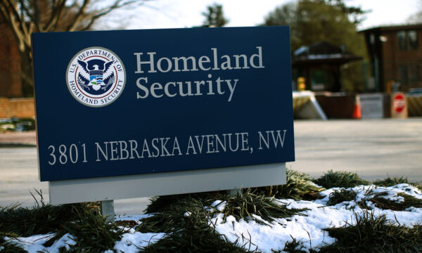米国が留学生の卒業後就労に10万ドルの手数料を検討か