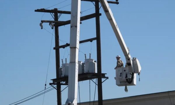 トランプ氏　電力網の外国製設備を規制　中国製部品に警戒か