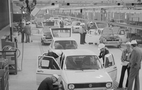 ドイツの自動車大手が競争で劣勢になった理由