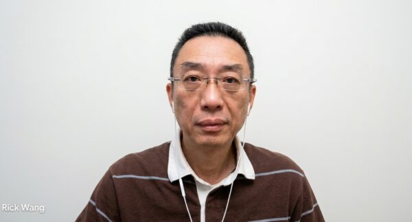 共産党のために書いた記者が　なぜ中国を逃れたのか