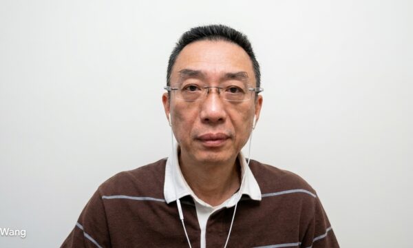 共産党のために書いた記者が　なぜ中国を逃れたのか
