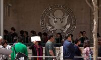 米ビザ審査強化　過去5年のSNSもチェック　中国で慌てて「反米投稿」削除する人相次ぐ