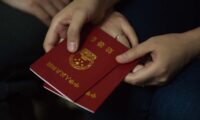 「結婚しないのは、役所が遠いから？」中国で銀行・地下鉄でも婚姻届